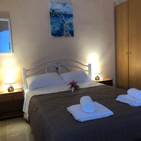 Jonny O, Apartment By The Sea Loutraki  Buitenkant foto