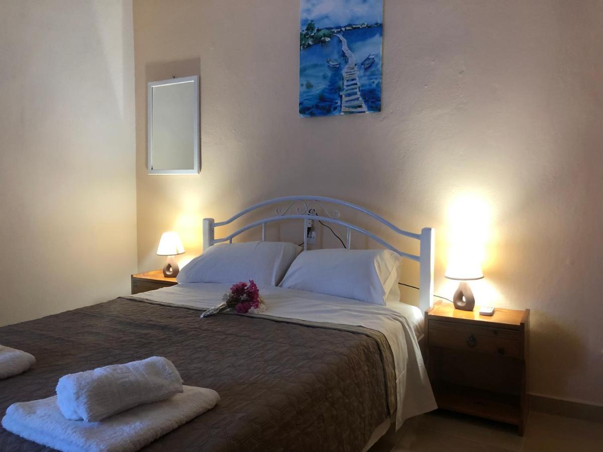 Jonny O, Apartment By The Sea Loutraki  Buitenkant foto